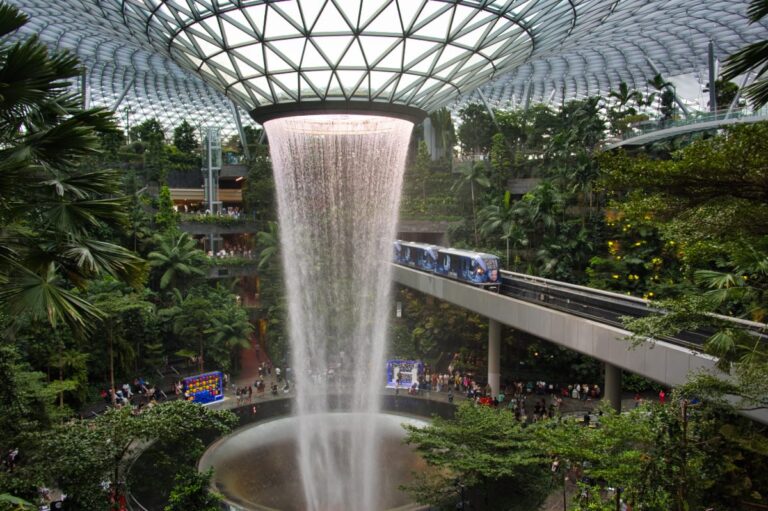 Rain Vortex im Changi Airport