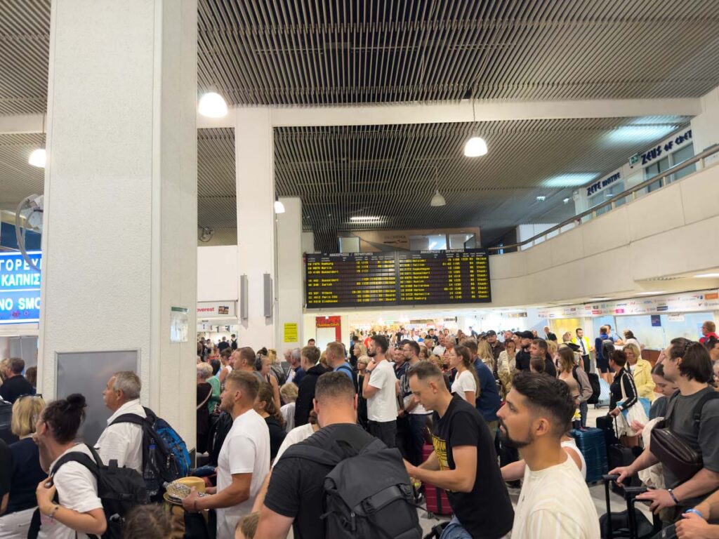 Gedränge am Flughafen Heraklion